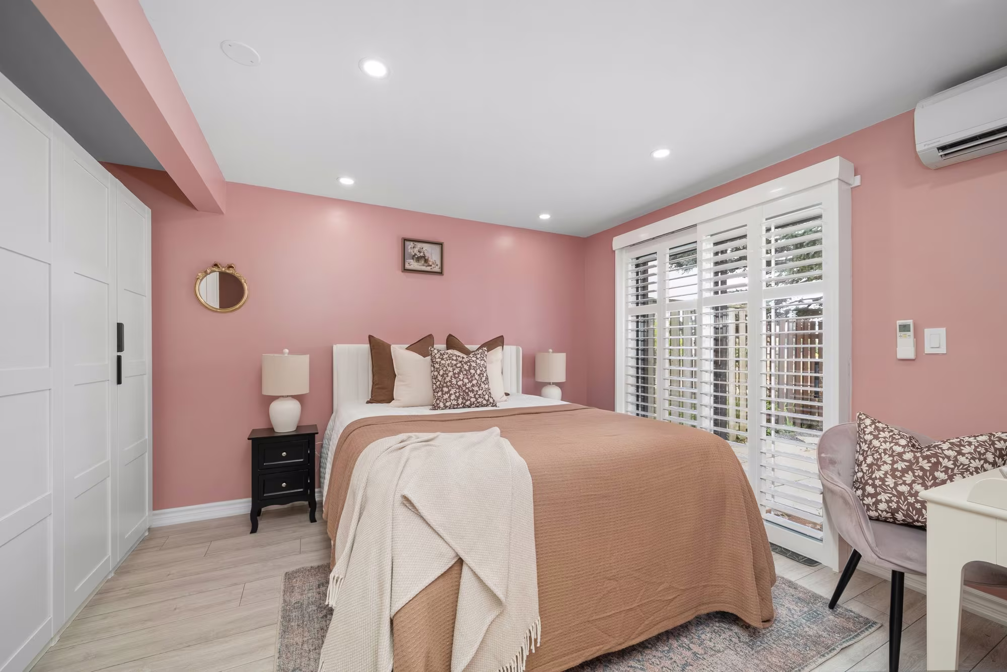 Fourth bedroom on the ground level at 10-765 Oklahoma Dr, Pickering, with a walkout to the yard