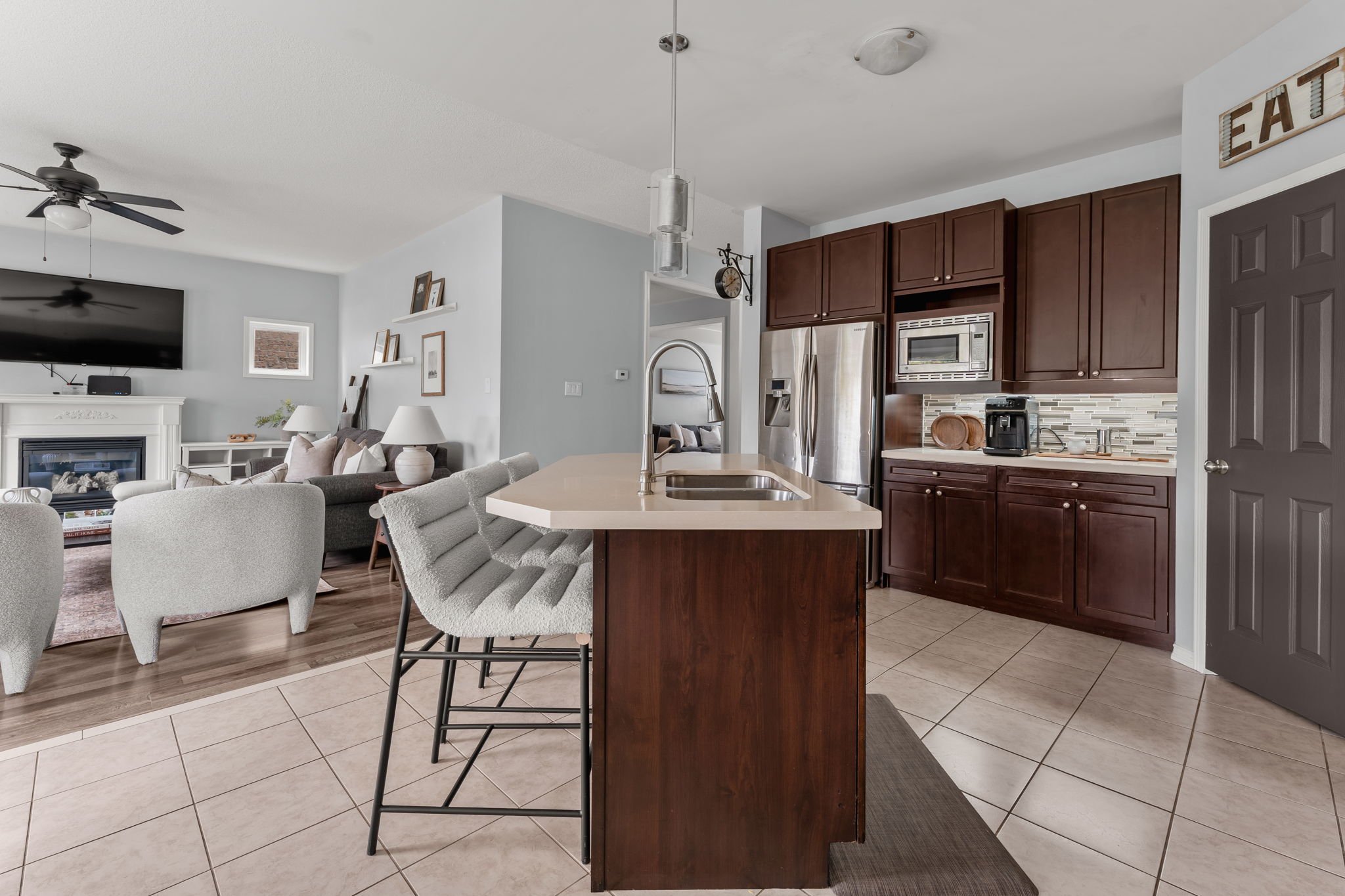 Kitchen at 1683 Finkle Drive, Oshawa, with a gas stove, tile backsplash and a walk-out to the breakfast area
