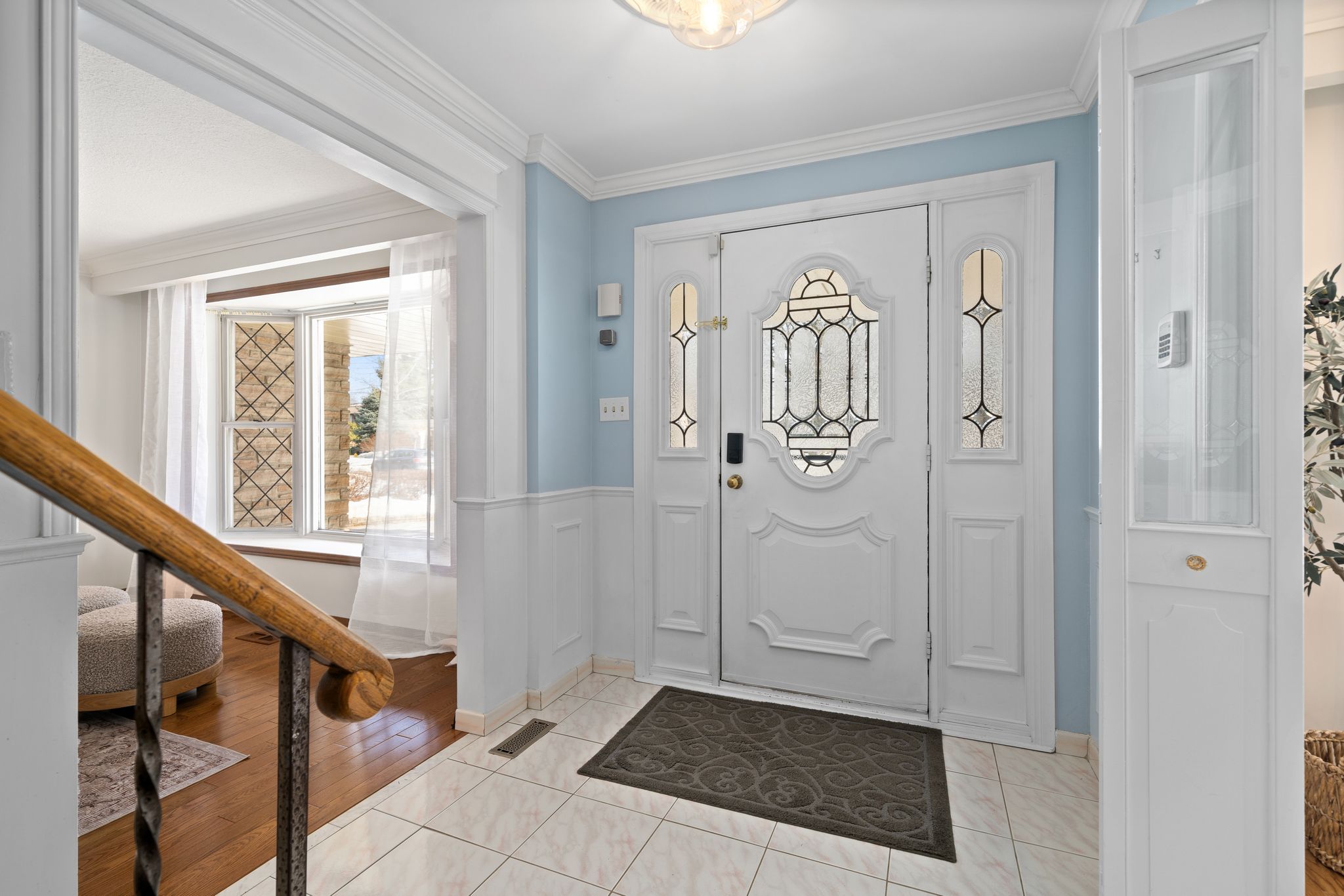 38A Deep Dene Front entrance with a peek into the living room
