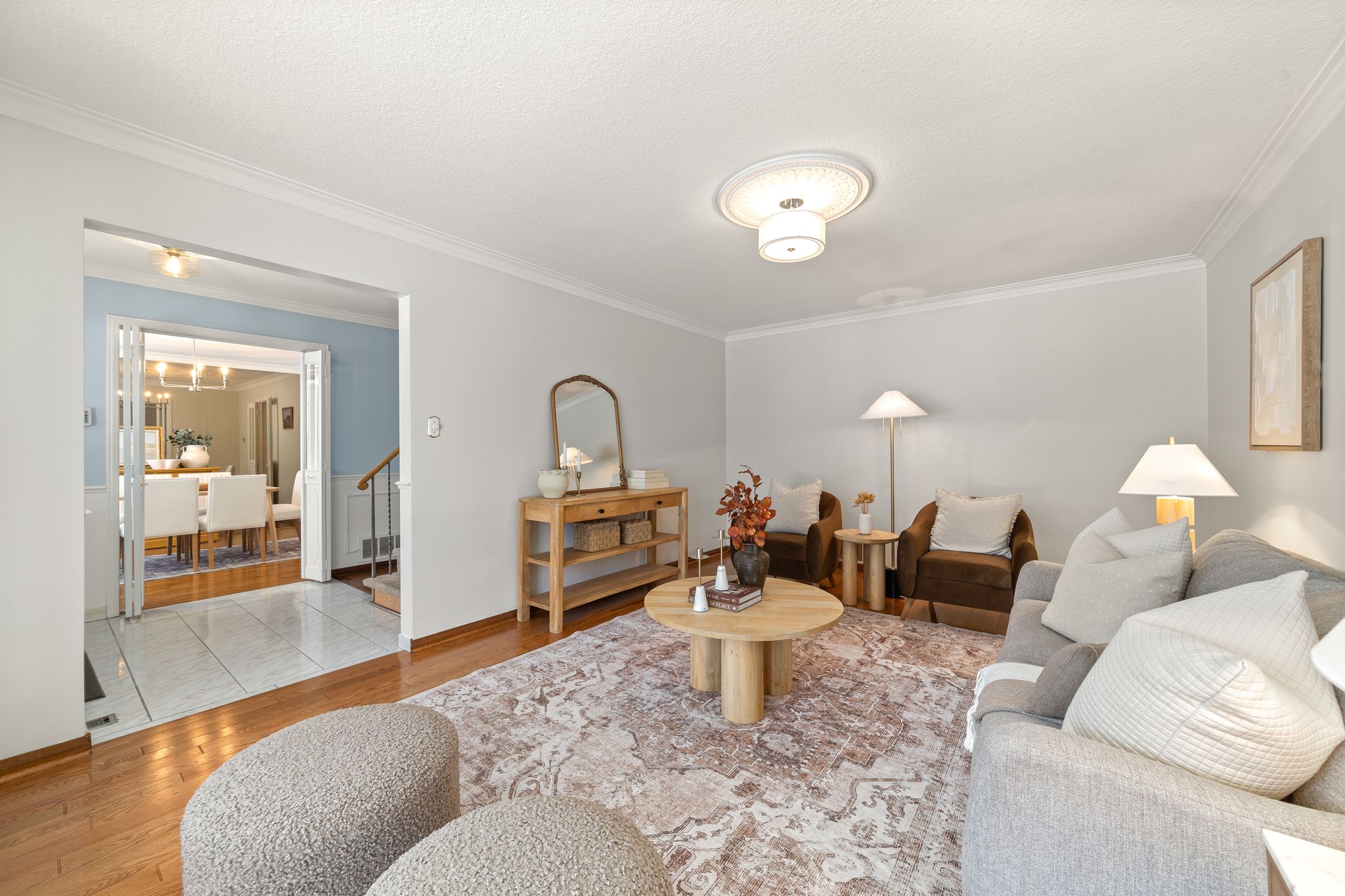 38A Deep Dene living room looking out into the front hall