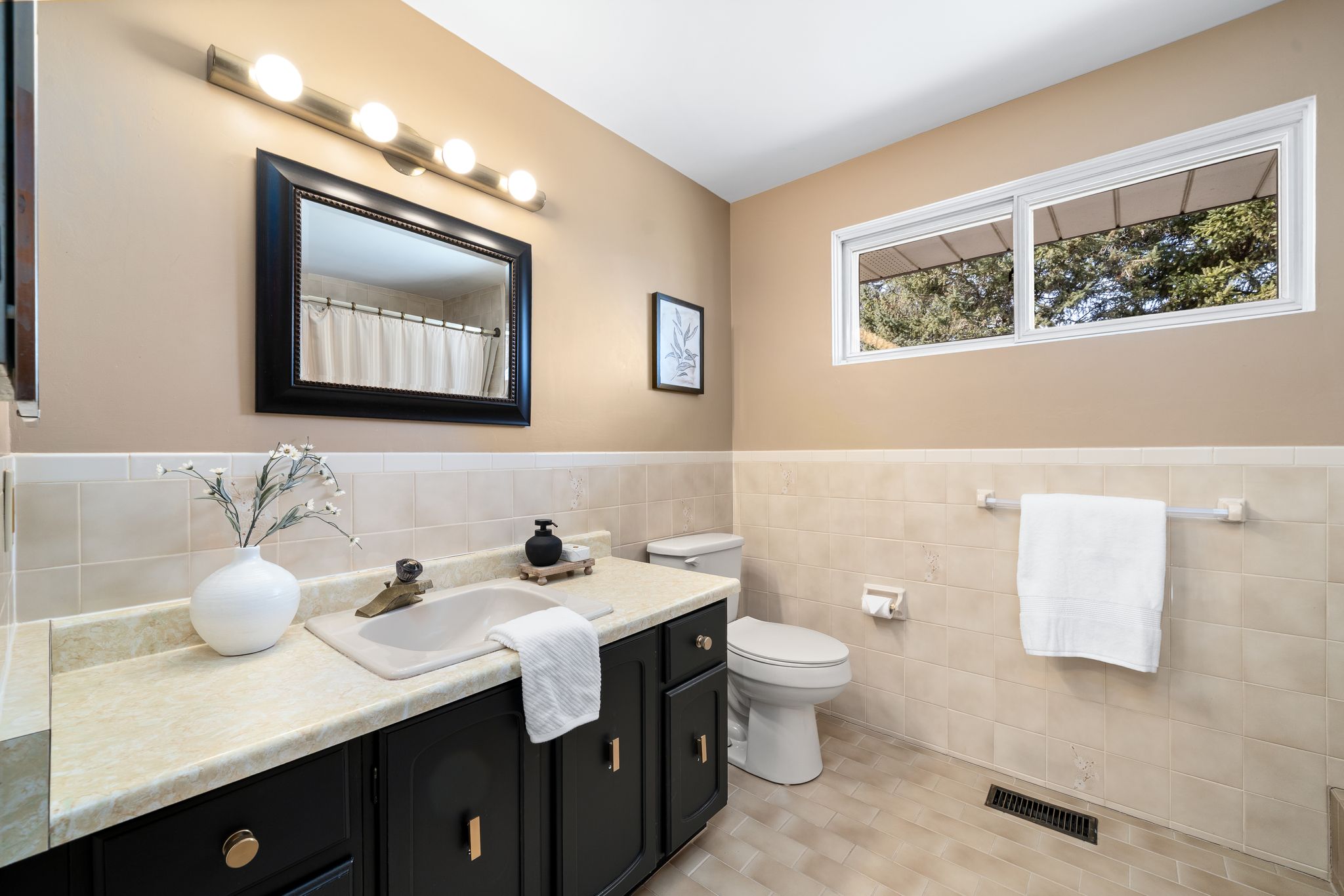 63 38A Deep Dene Dr Toronto ON