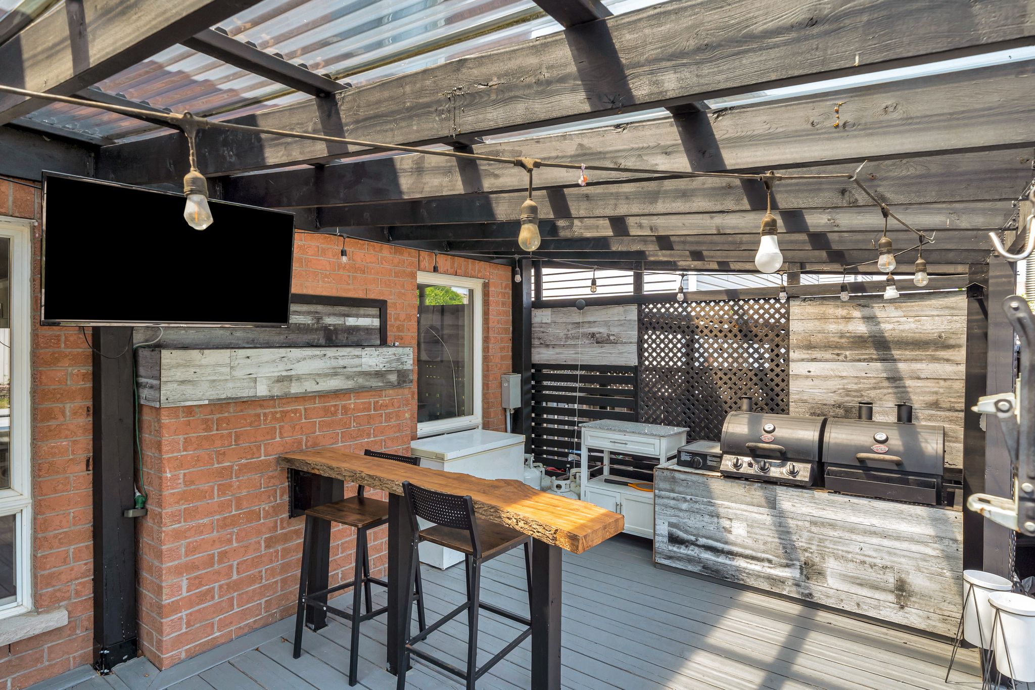 1509 Grandview St N Oshawa Covered Deck Bar