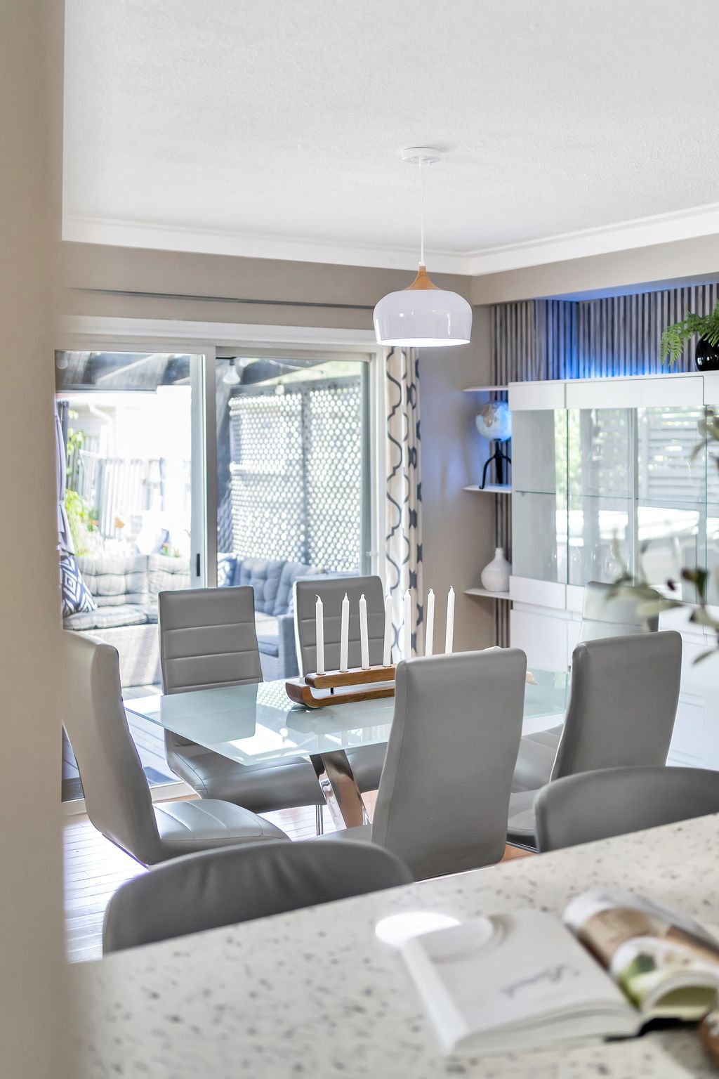 1509 Grandview St N Oshawa Dining Room Breakfast Bar