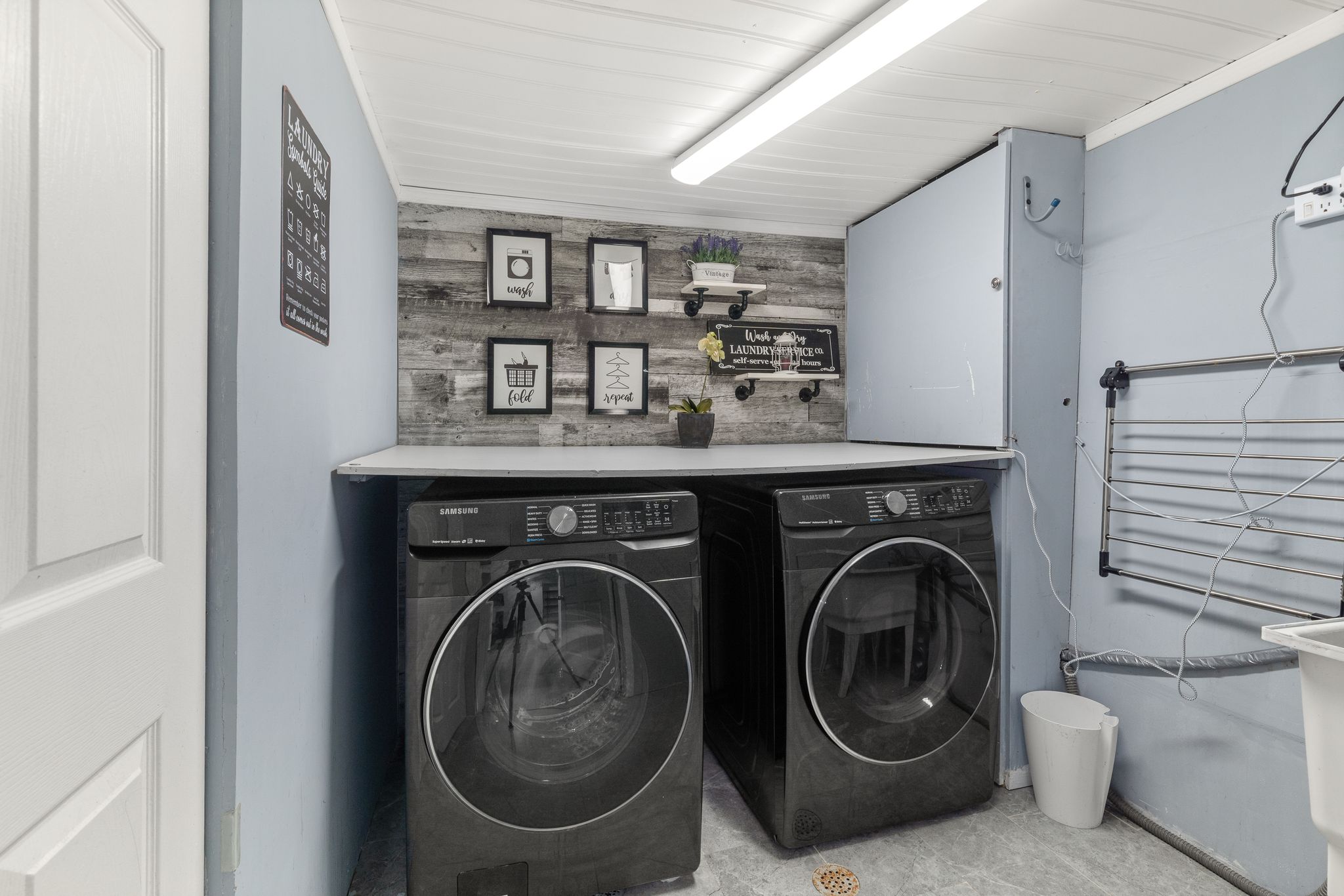 1509 Grandview St N Oshawa Laundry