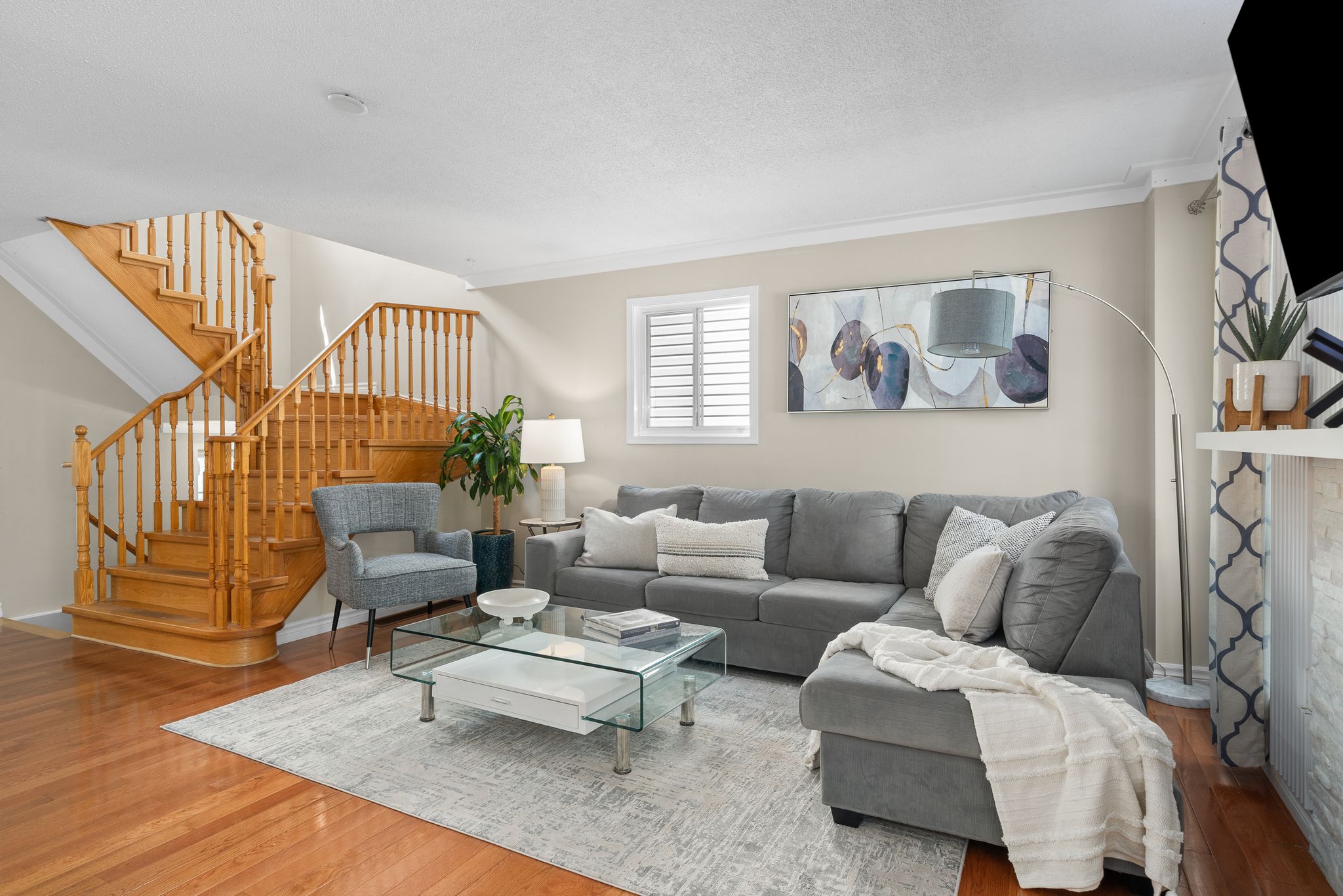 1509 Grandview St N Oshawa Living Room 2