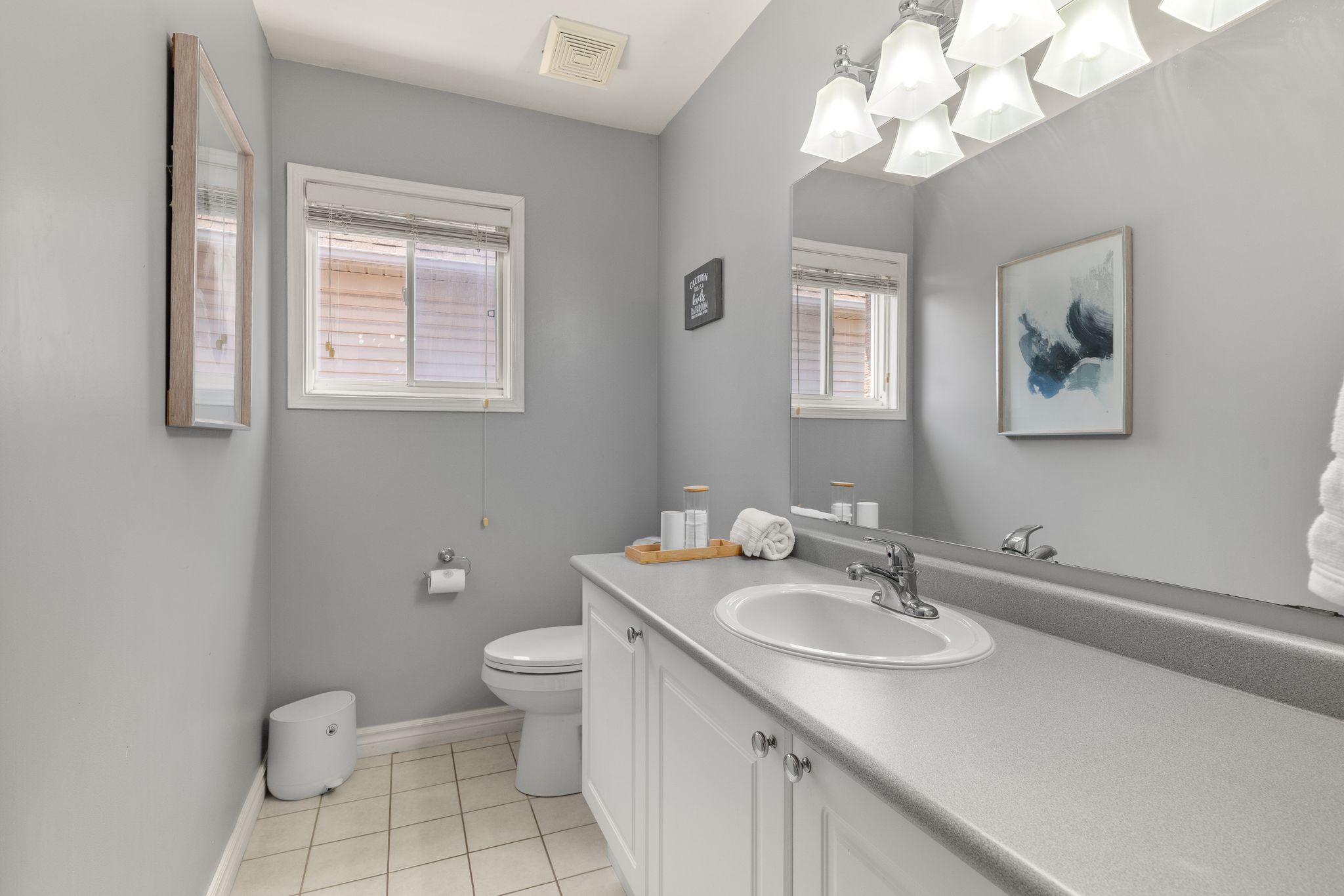 1509 Grandview St N Oshawa Main Bathroom