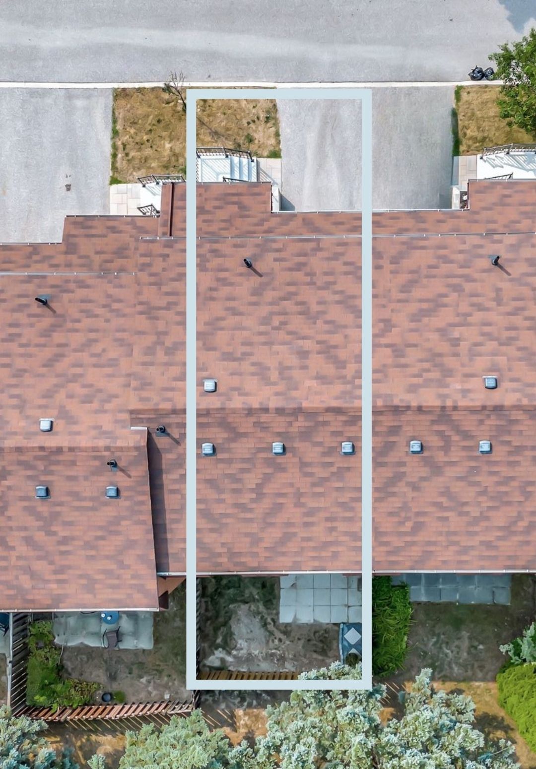 Overhead view of townhouse complex with Unit 10 outlined to show property boundaries, including front driveway and backyard.