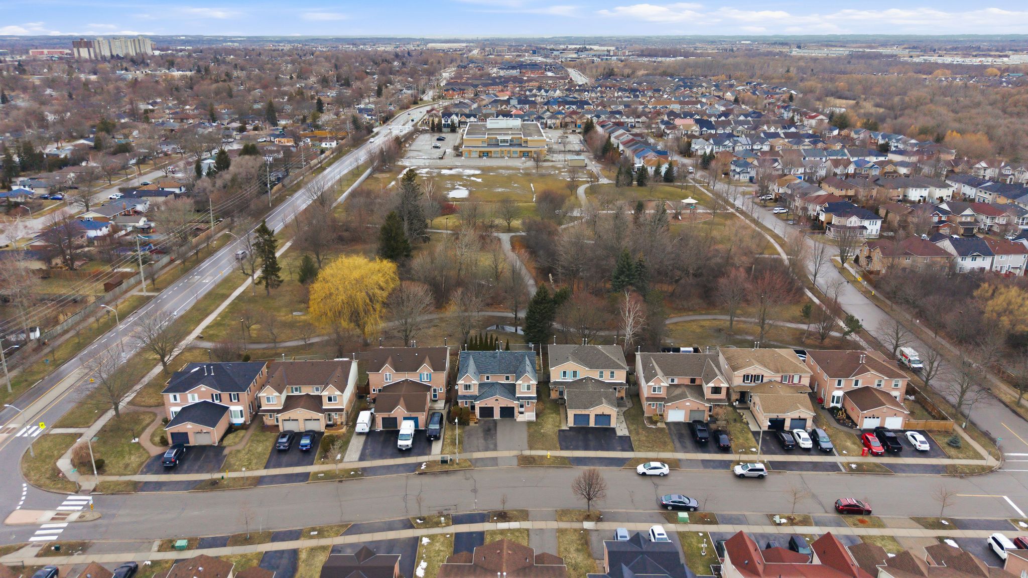 A birdseye view of Highland Creek Village and the proximity to UofT and Village shops.