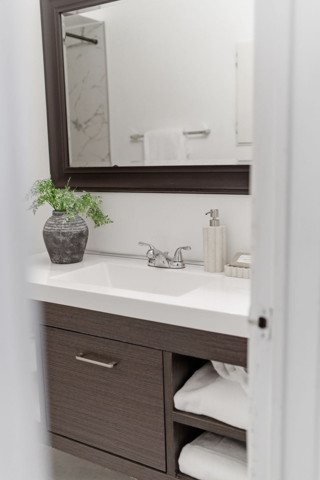 13 Rollo Dr laura mcbride Ajax realtor revel realty bathroom style