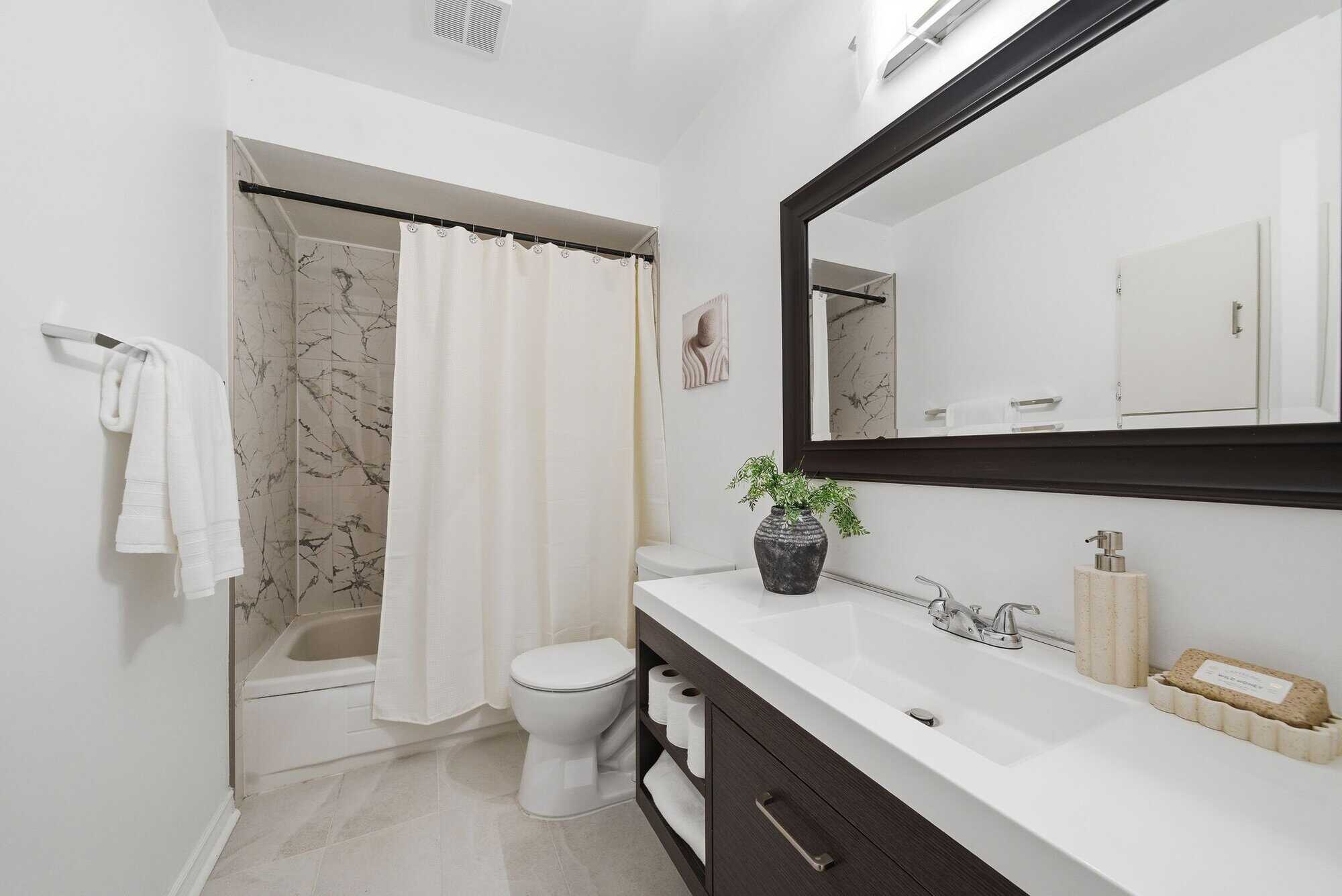 13 Rollo Dr laura mcbride Ajax realtor revel realty bathroom
