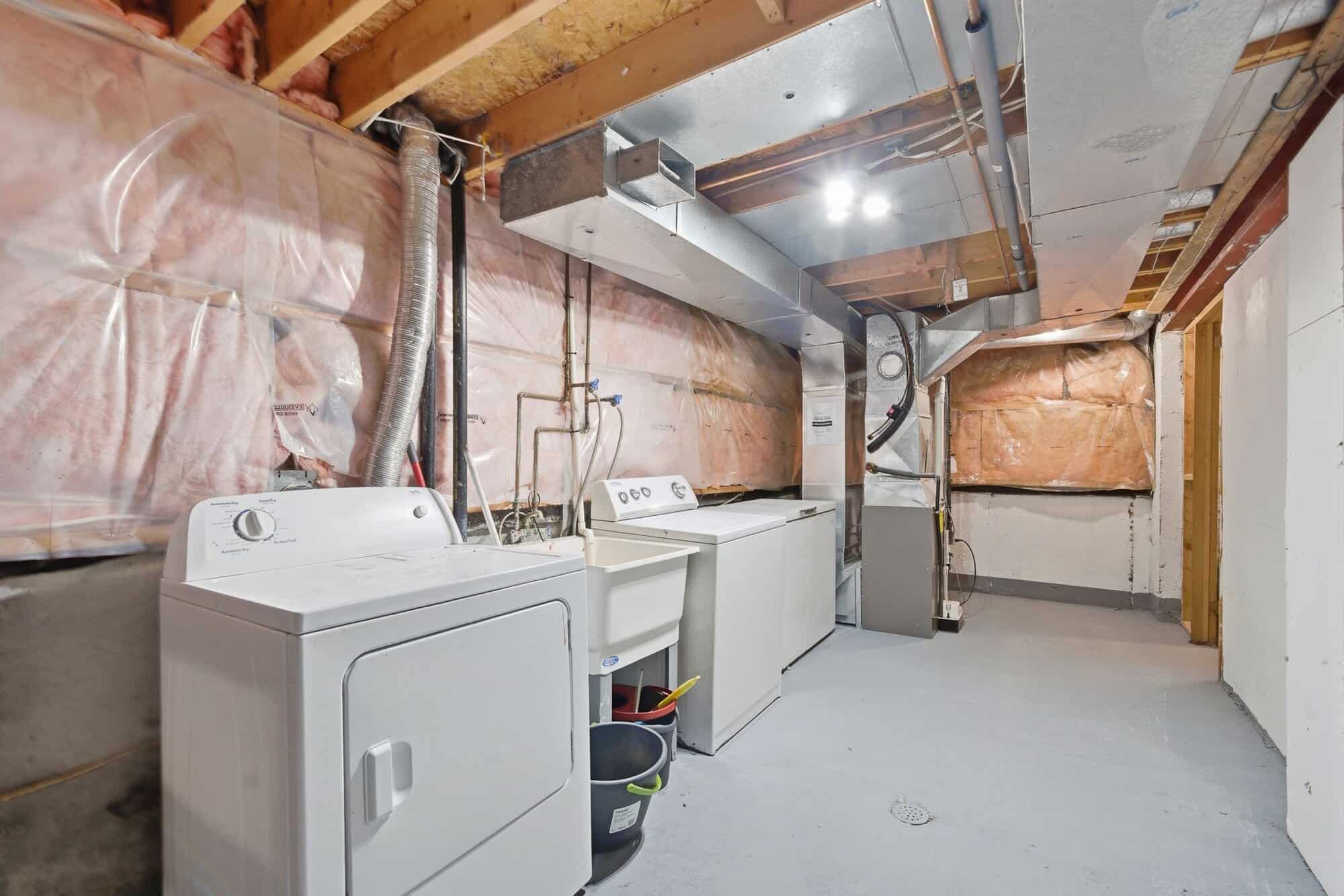 13 Rollo Dr laura mcbride Ajax realtor revel realty laundry