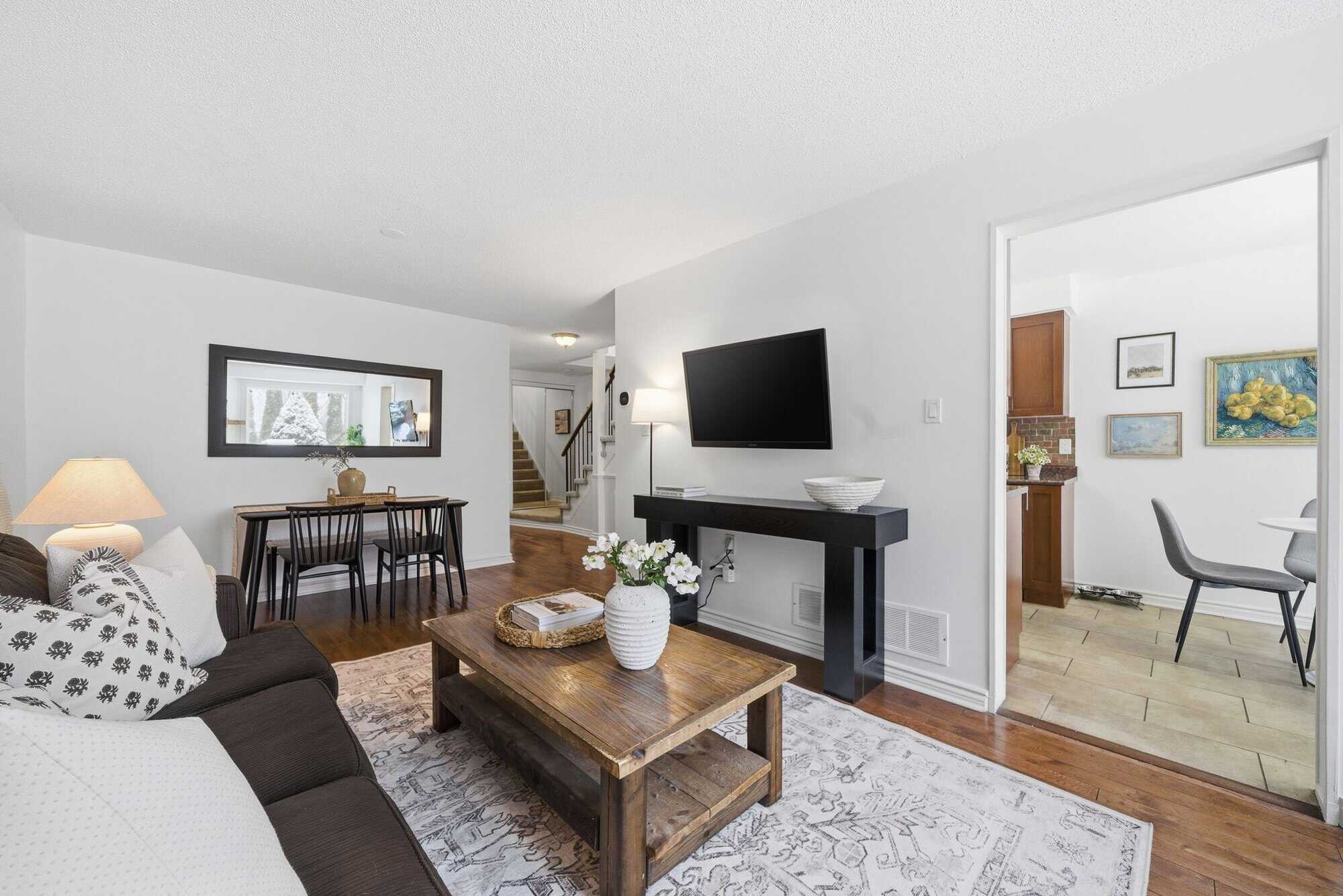 38A Deep Dene formal living room with crown moulding and updated lighting.