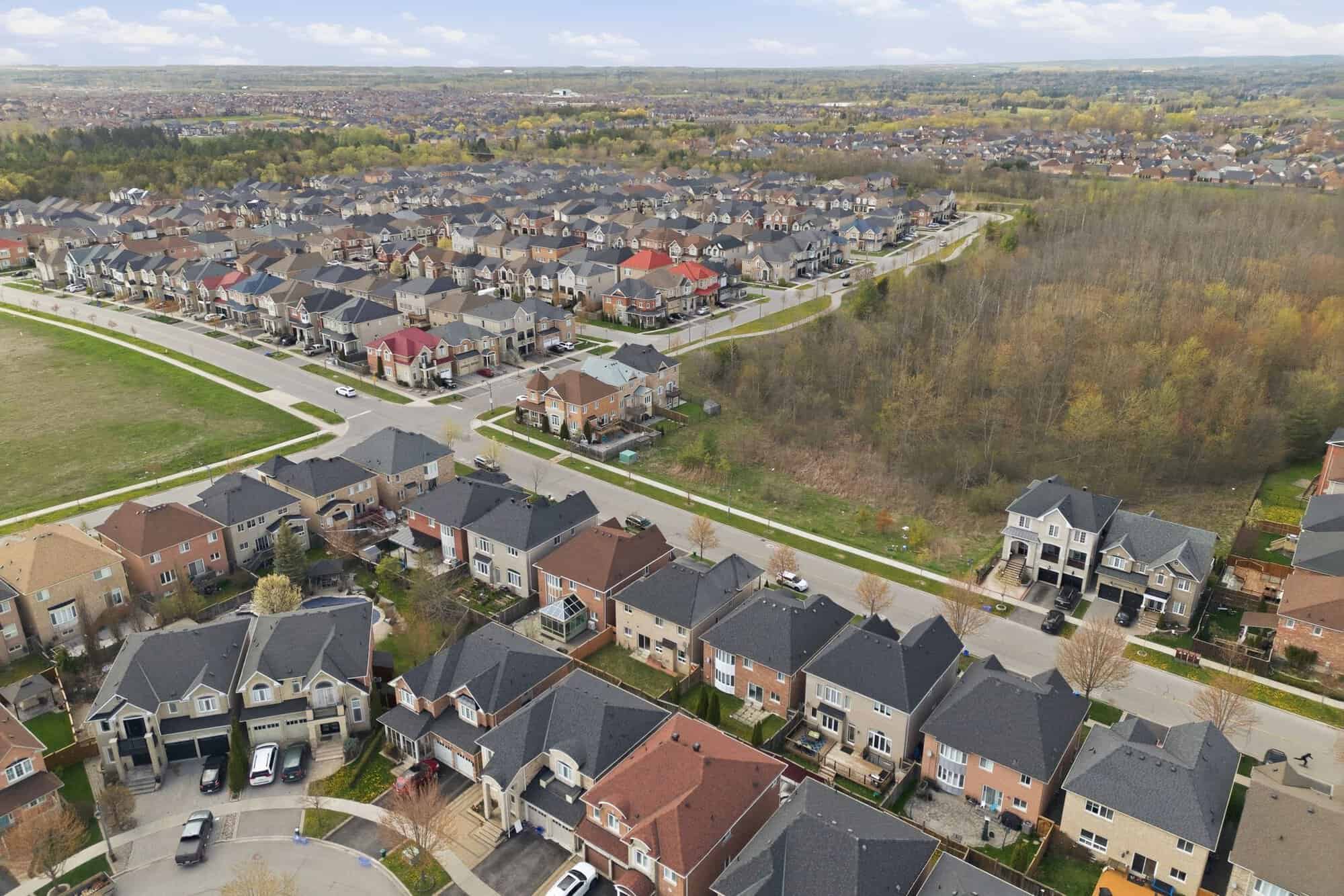 A birdseye view of Highland Creek Village and the proximity to UofT and Village shops.