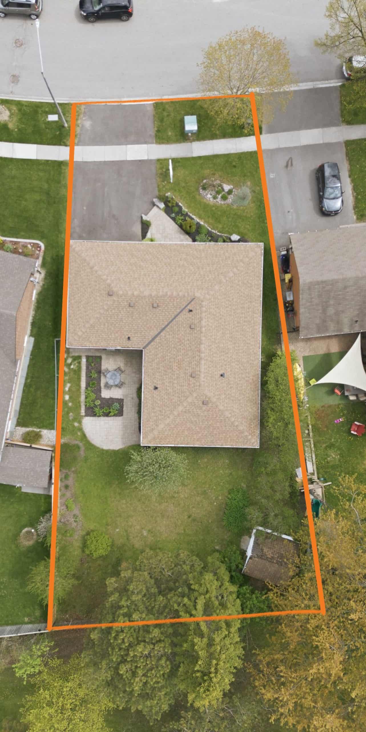 Aerial view of the lot at 39 Anstead Crescent in Ajax with property lines shown in orange.