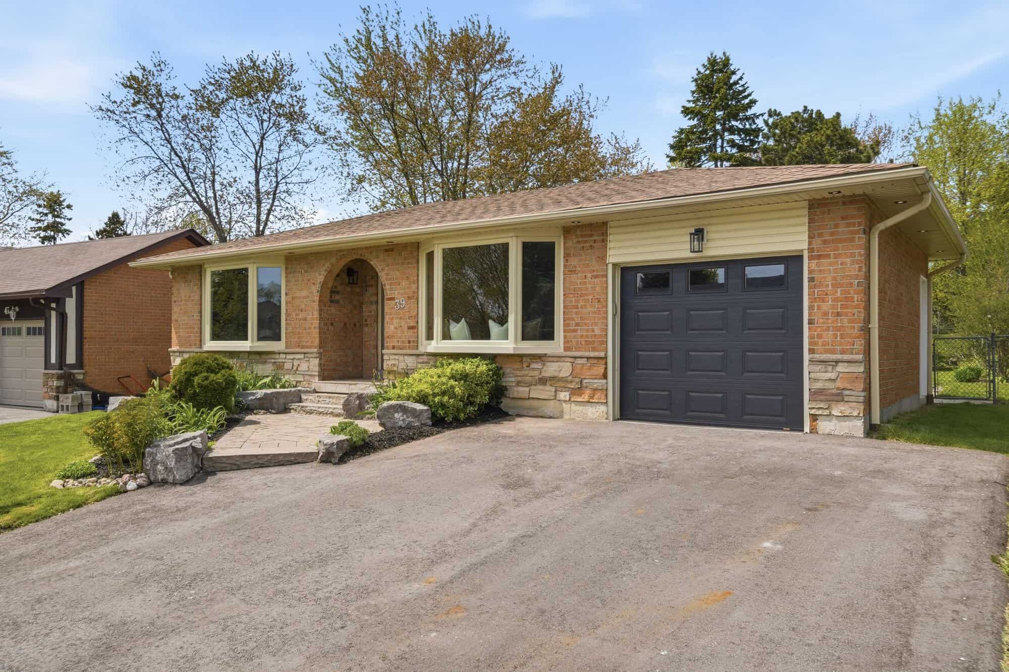 Front exterior of 39 Anstead Crescent, a detached bungalow in Ajax with a brick facade, driveway, and garage.