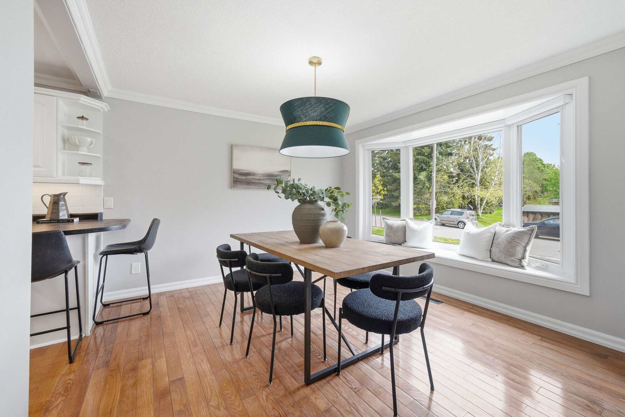 38A Deep Dene Dingin Room with large bay window and mirrored wall