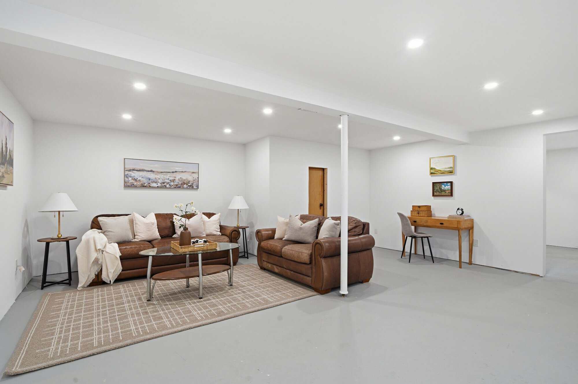 38A Deep Dene Pool