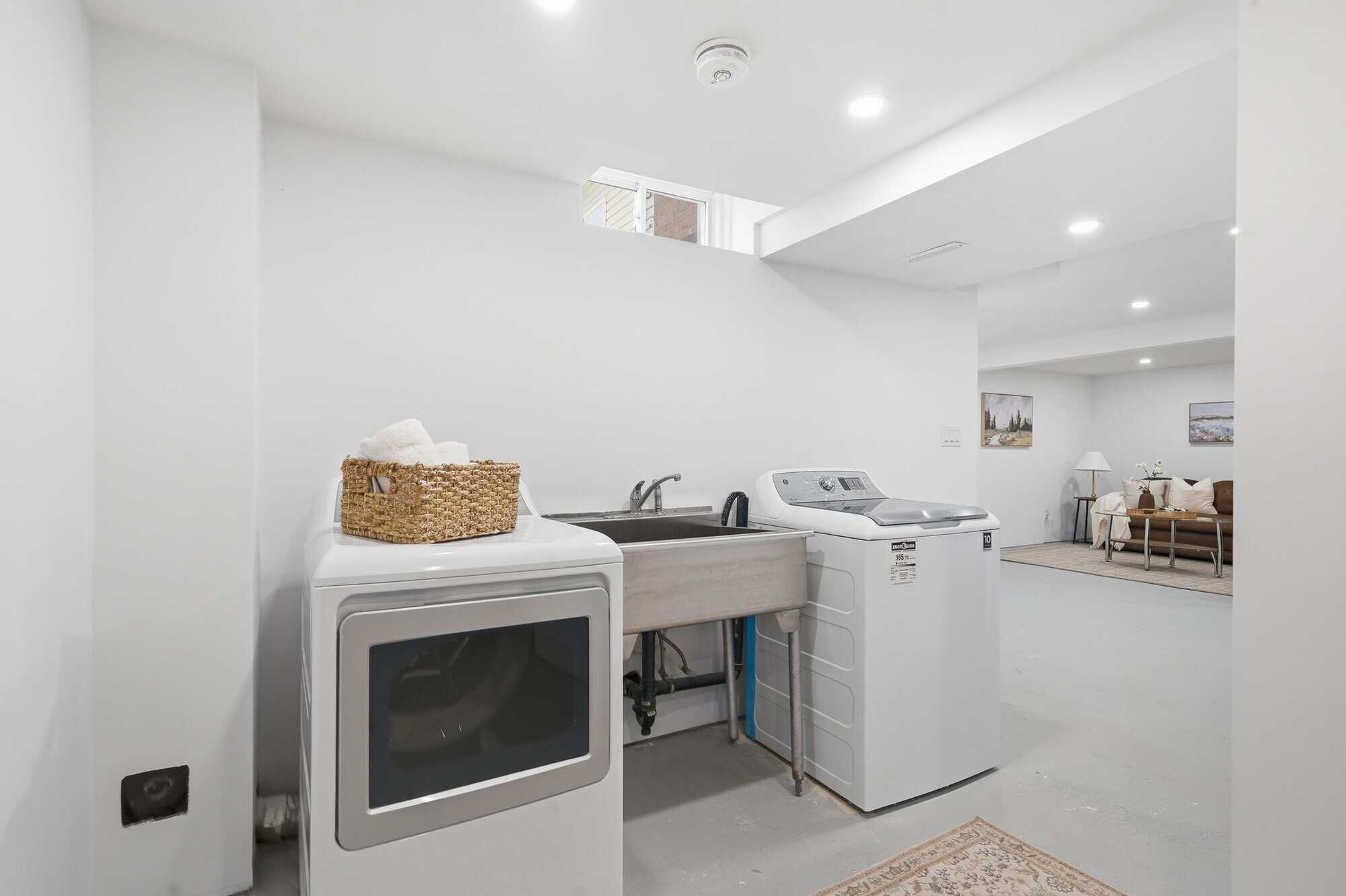 39 anstead cres laura mcbride ajax realtor revel realty 53