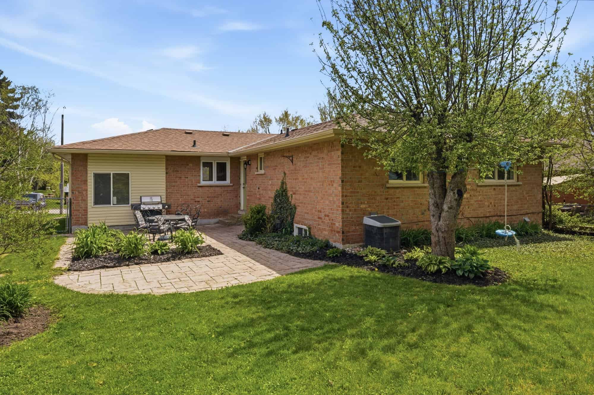39 anstead cres laura mcbride ajax realtor revel realty 61