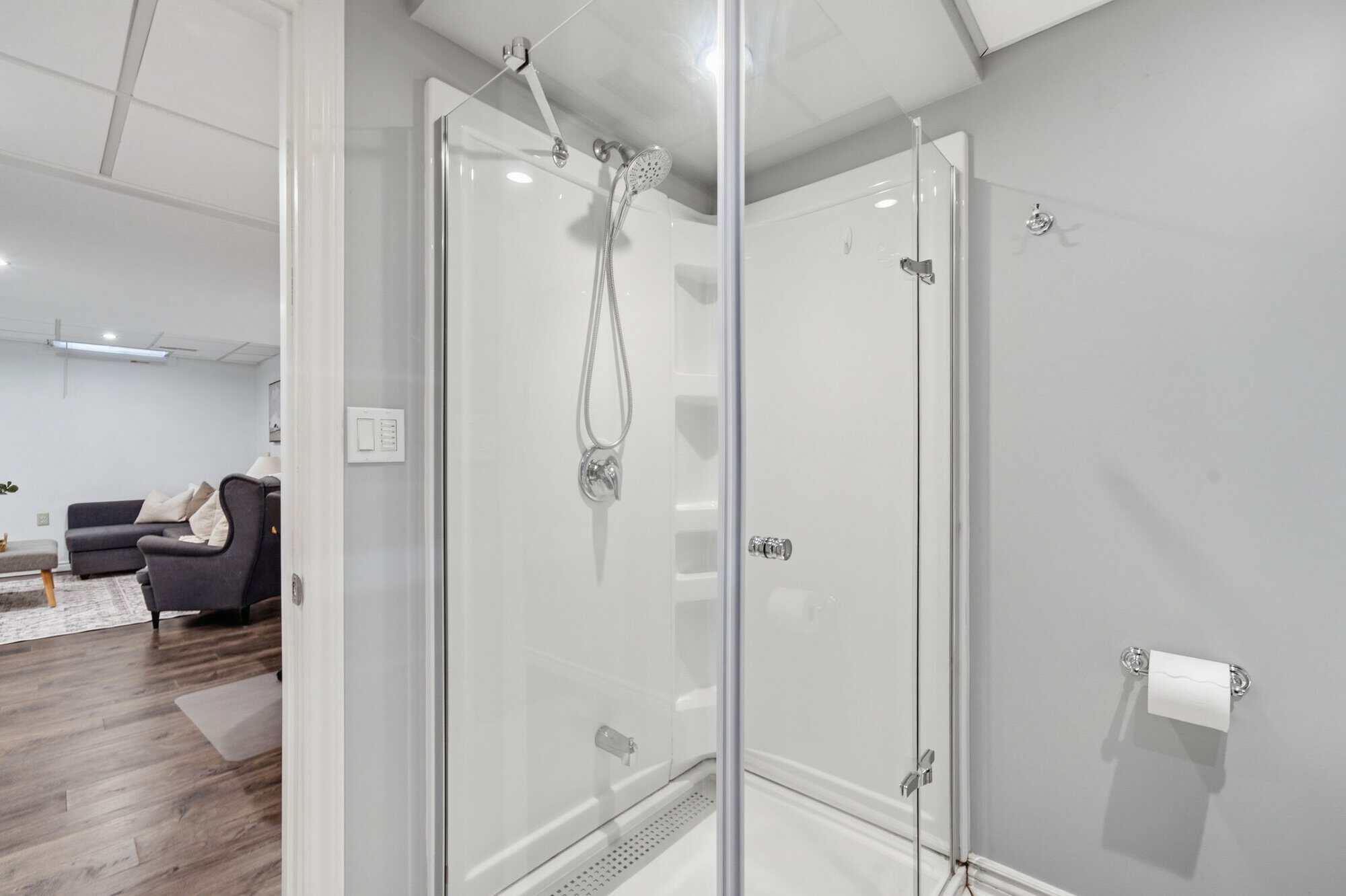 13 Flowers Cres laura mcbride ajax realtor 61 bathroom