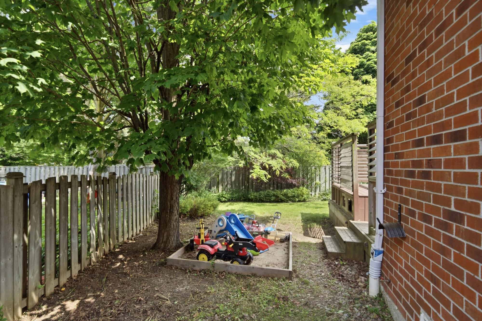 13 Flowers Cres laura mcbride ajax realtor 71