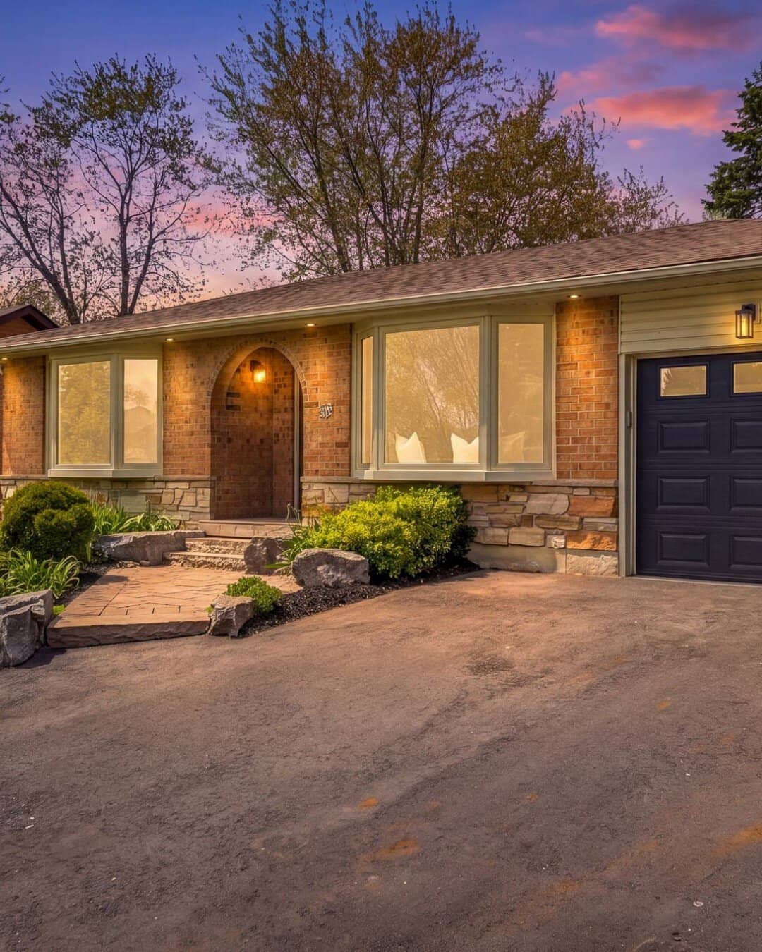 39 Anstead Cres close up listing in south ajax